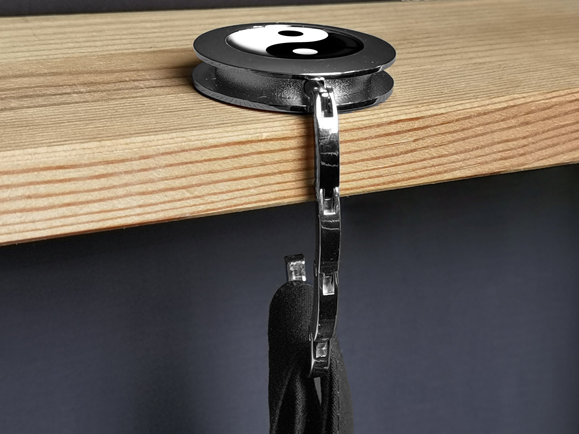 metALUm Taschenaufhänger Handtaschenhalter Ying Yang mit faltbarem Magnetverschluss #2601047