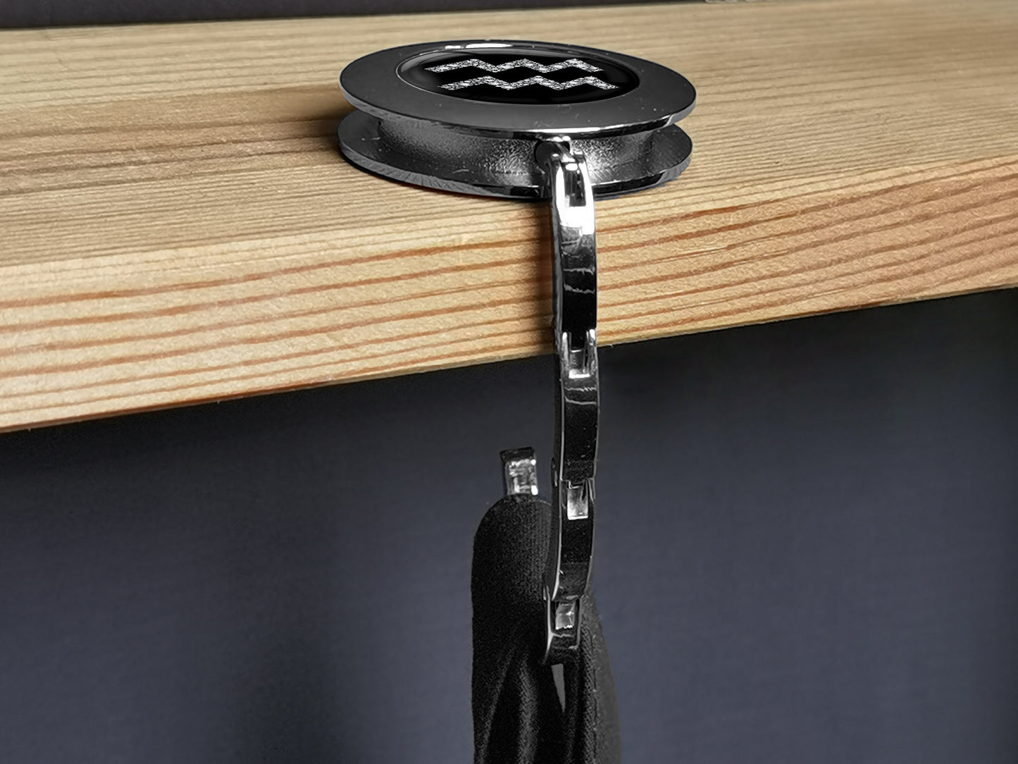 metALUm Taschenaufhänger Handtaschenhalter Sternzeichen WASSERMANN IN Silber mit faltbarem Magnetverschluss #2601066