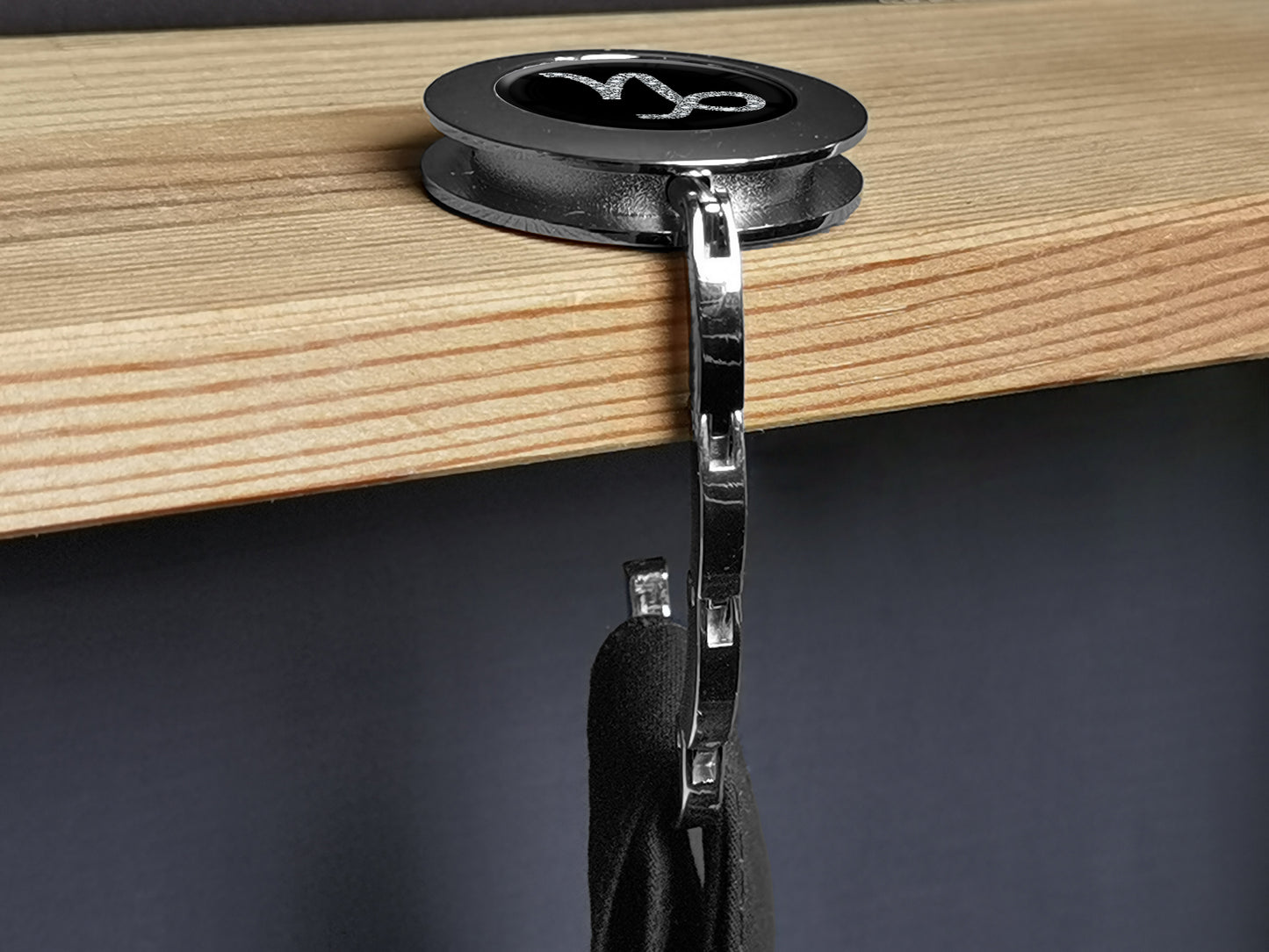 metALUm Taschenaufhänger Handtaschenhalter Sternzeichen Steinbock IN Silber mit faltbarem Magnetverschluss #2601068